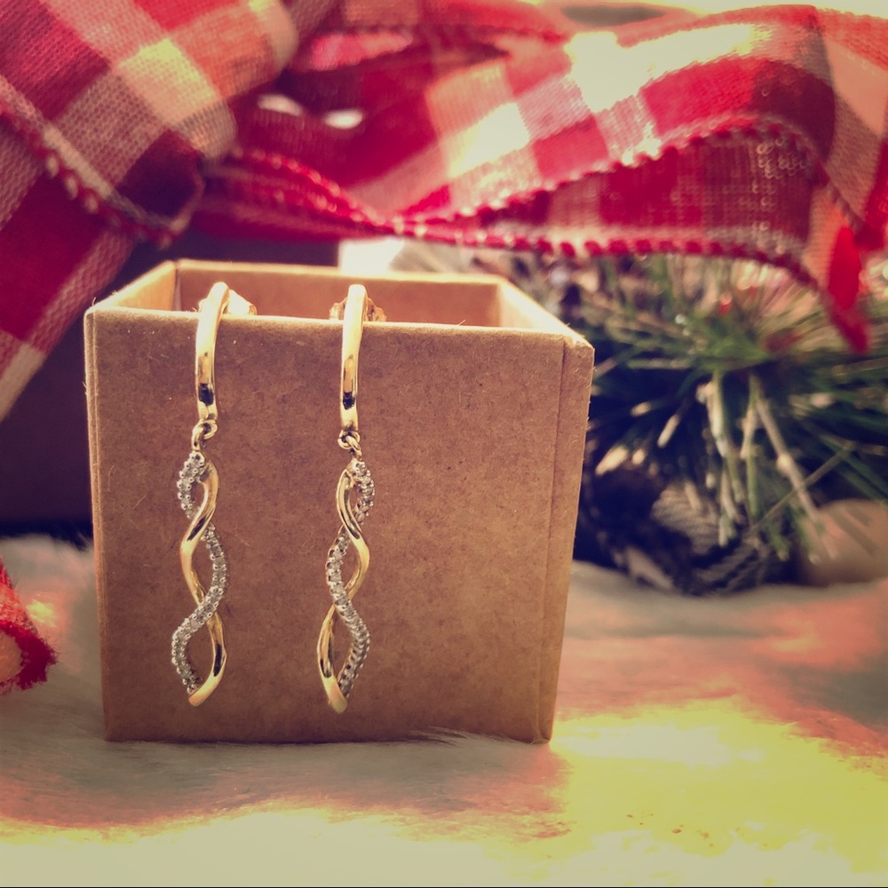 Real gold earrings with diamonds